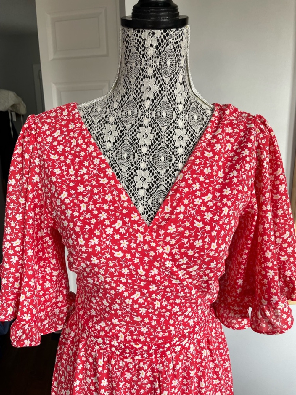 NWT Large She + Sky Tiered Tie Back Red Floral Flutter Sleeve Midi Dress - Picture 4 of 9